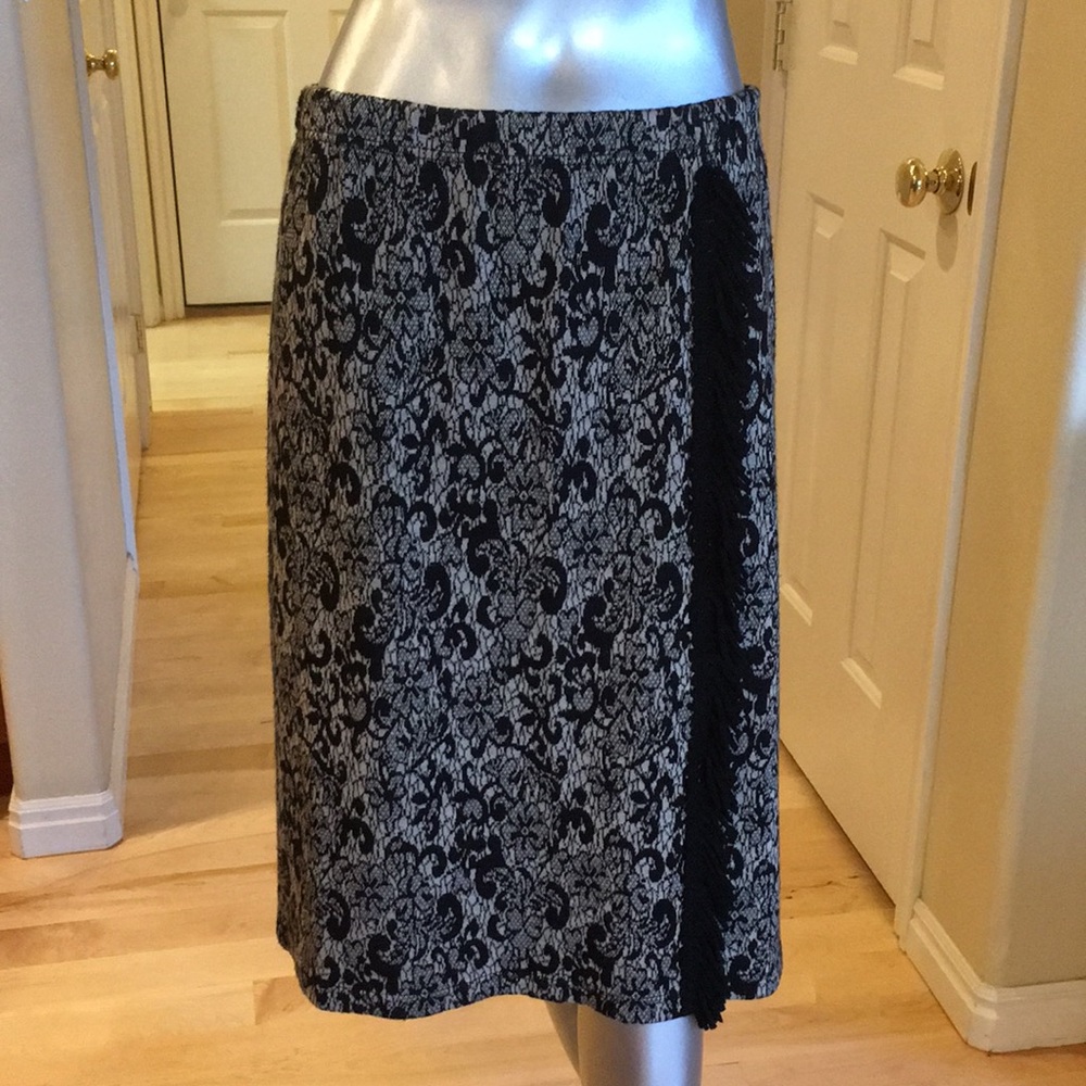Knit lace print fringe pull-on skirt